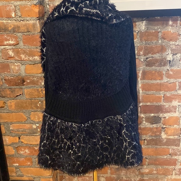 Sioni Black and White Slouch Cardigan NYT - Picture 5 of 10